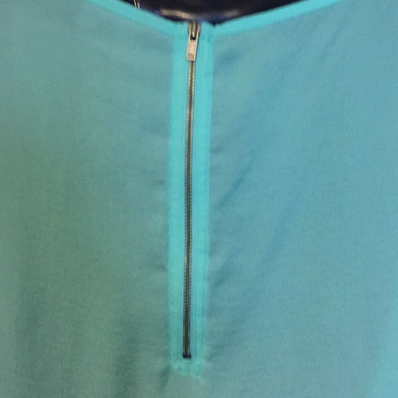 Light as air sea foam green tunic - Picture 3 of 3